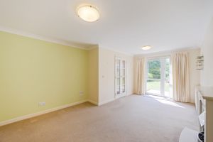 LIVING ROOM- click for photo gallery
